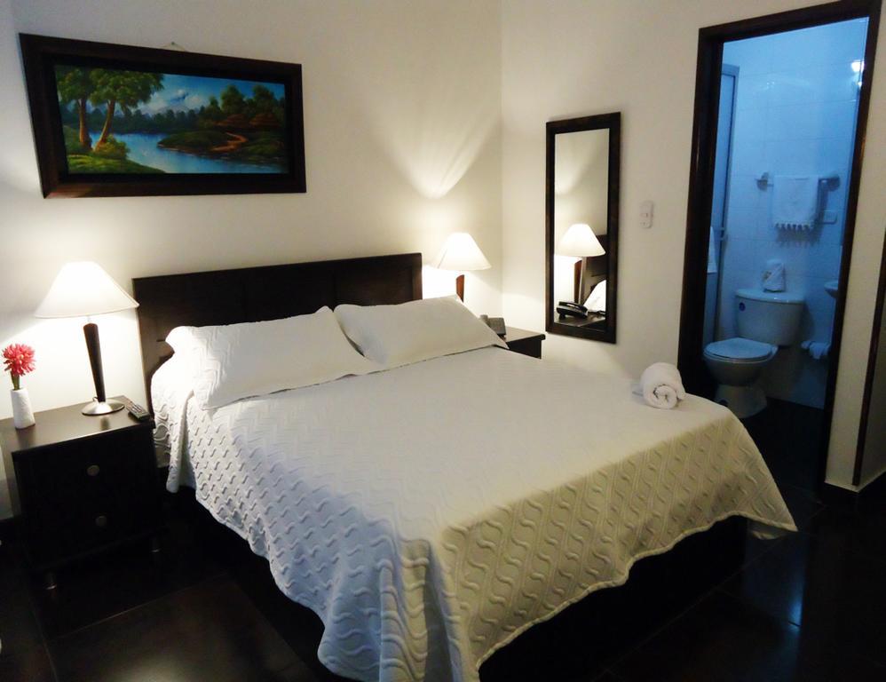 Hotel Estadio 63C Богота Номер фото