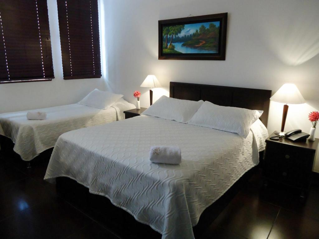 Hotel Estadio 63C Богота Экстерьер фото